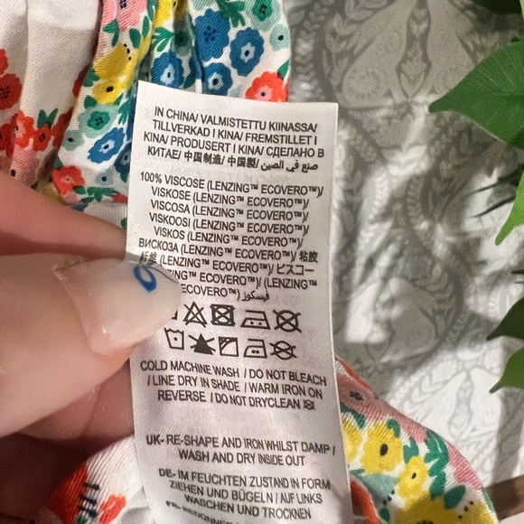 Boden Girls Tie Shoulder Smocked Top 7-8Y Floral Rainbows - Picture 5 of 5